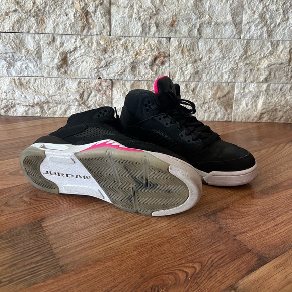 Jordan 5 “Black Deadly Pink” GS, Size 5.5 Youth - Picture 3 of 3
